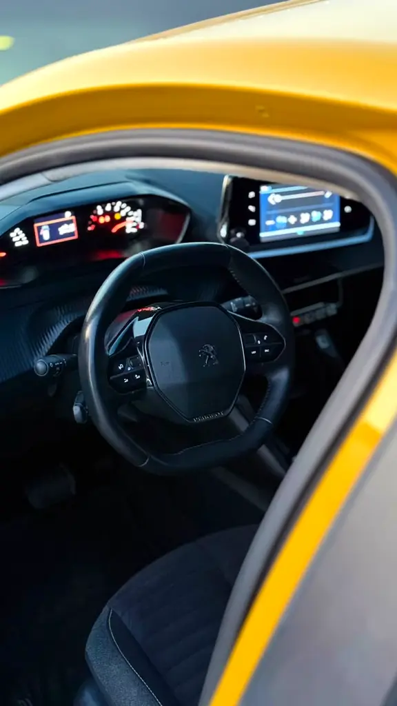 Peugeot 208, 2022 — фото 2 из 10