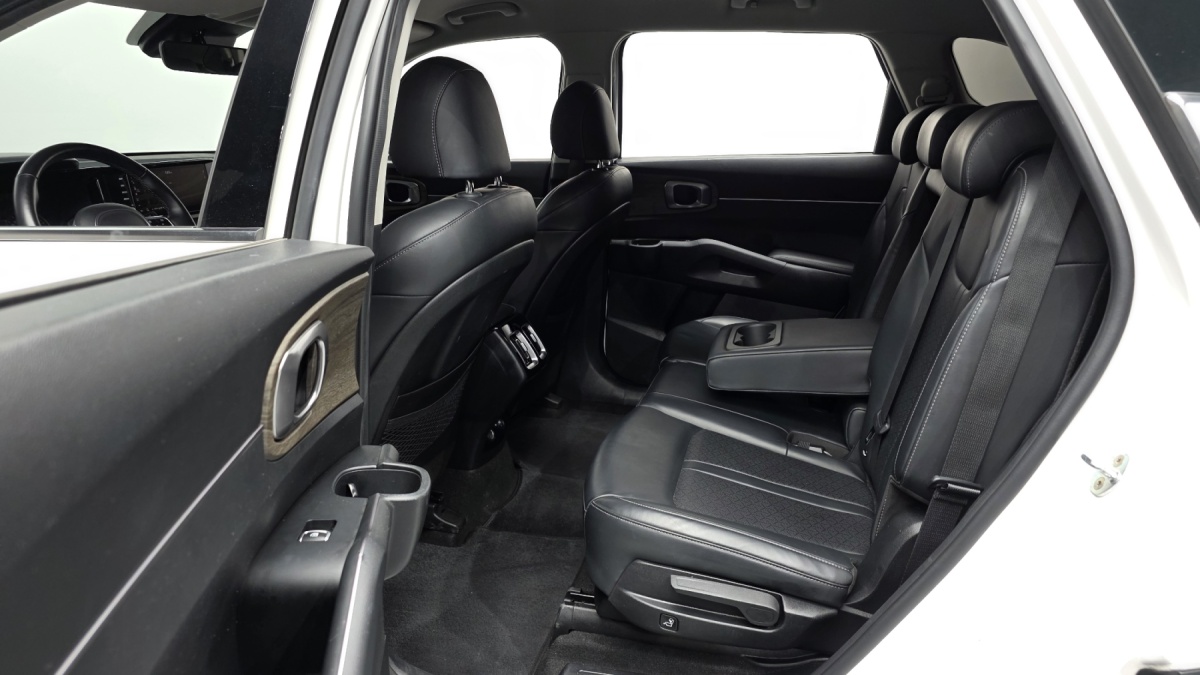 Kia Sorento, 2022 — фото 10 из 12
