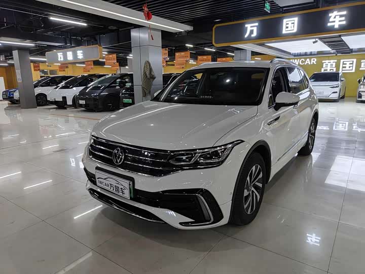 Volkswagen Tiguan L Hybrid, 2021 — купить в Орле под ключ