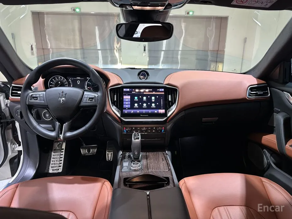 Maserati Ghibli, 2023 — фото 7 из 12