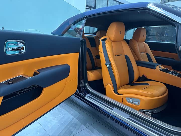 Rolls-Royce Dawn, 2022 — фото 7 из 9