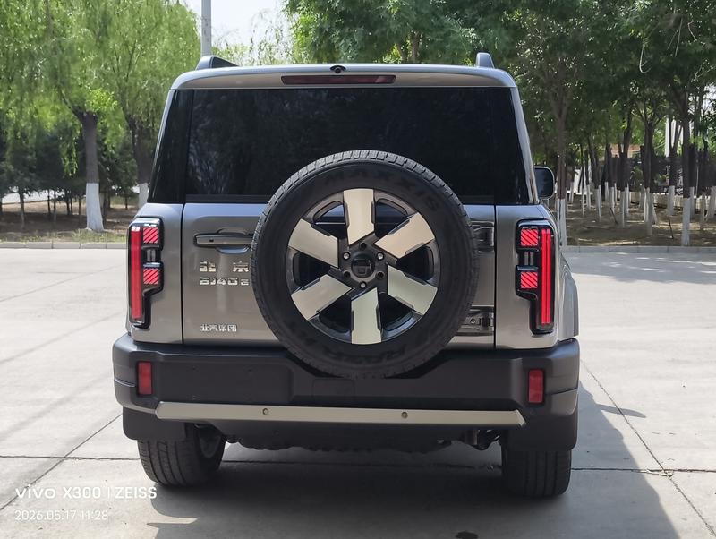 BAIC Beijing BJ40 Hybrid, 2025 — фото 5 из 12