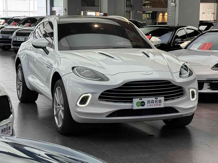 Aston Martin DBX, 2022 — фото 3 из 9