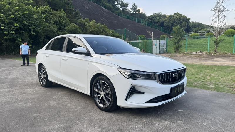 Geely Emgrand, 2023 — фото 3 из 12