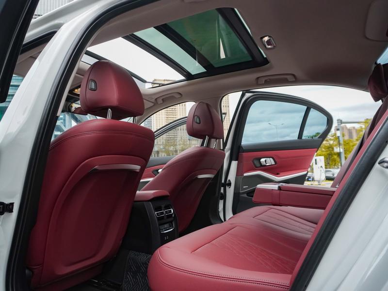 BMW 3 Series, 2024 — фото 11 из 12