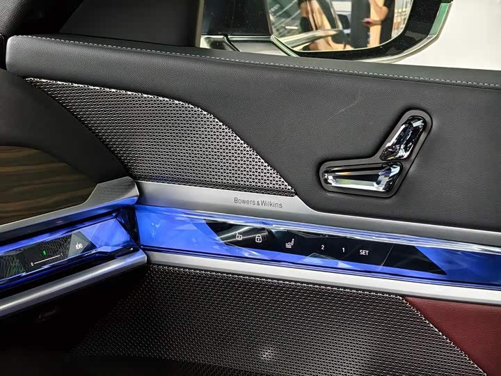 BMW i7, 2023 — фото 8 из 9