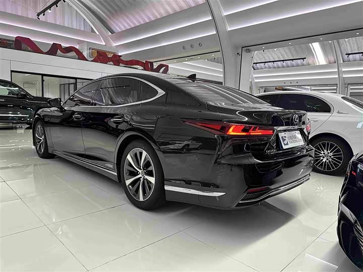 Lexus LS, 2022 — фото 5 из 9