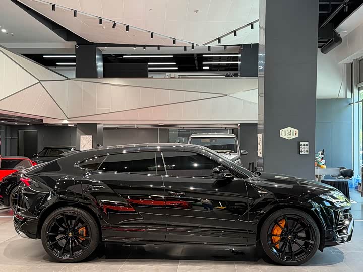 Lamborghini Urus, 2022 — фото 5 из 9