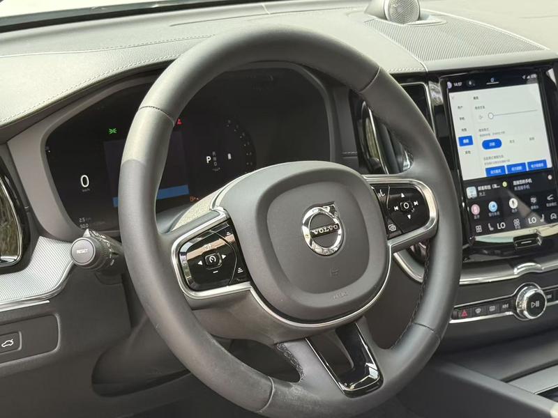 Volvo XC60, 2022 — фото 10 из 12