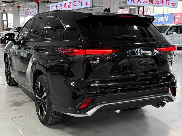 Toyota Crown Kluger, 2022 — фото 4 из 9