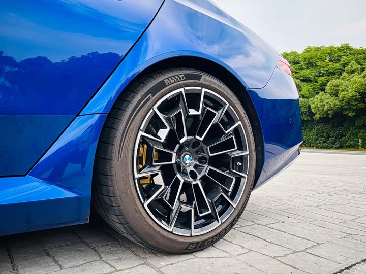 BMW M5 Hybrid, 2026 — фото 8 из 9