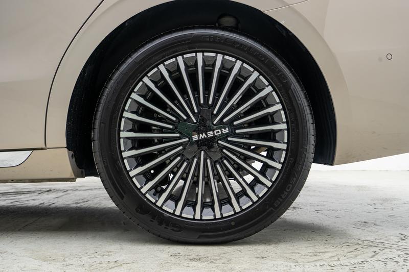 Roewe M7 DMH, 2025 — фото 11 из 12