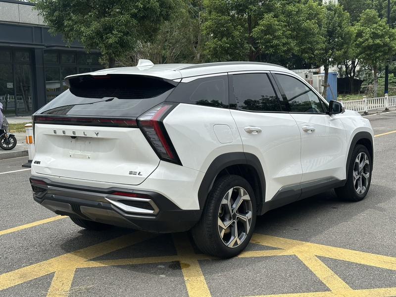 Geely Atlas L, 2024 — фото 6 из 12