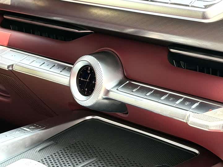 Tank 700 Hybrid, 2024 — фото 6 из 9