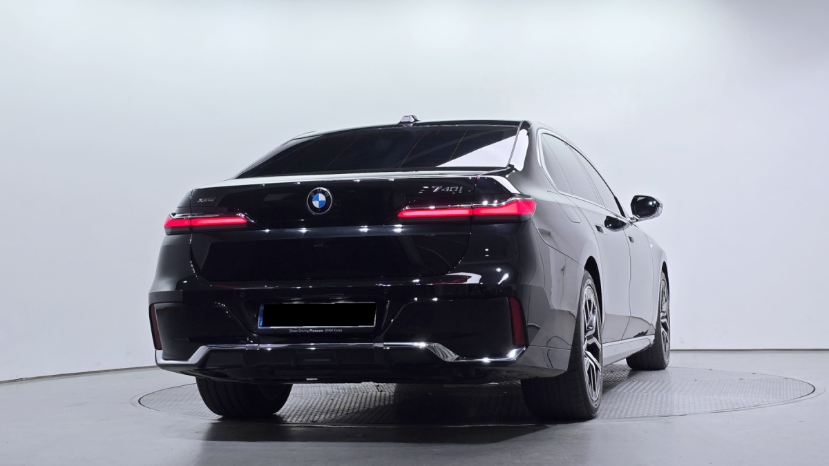 BMW 7 Series, 2025 — фото 2 из 12