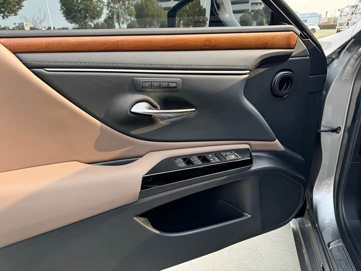 Lexus ES, 2024 — фото 4 из 9