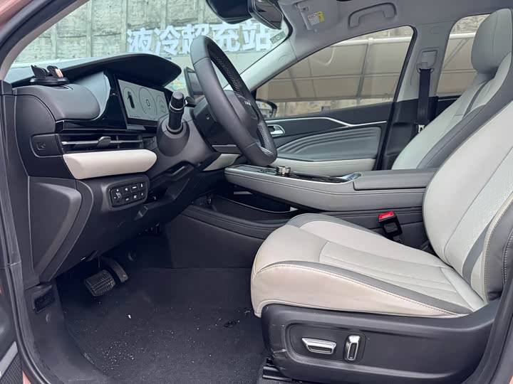 GAC Aion S Plus, 2022 — фото 7 из 9