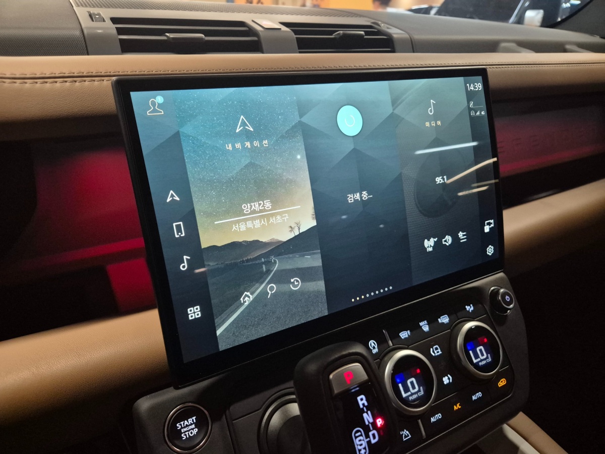 Land Rover Defender, 2025 — фото 10 из 12