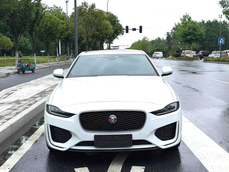 Jaguar XE L, 2023 — фото 2 из 9
