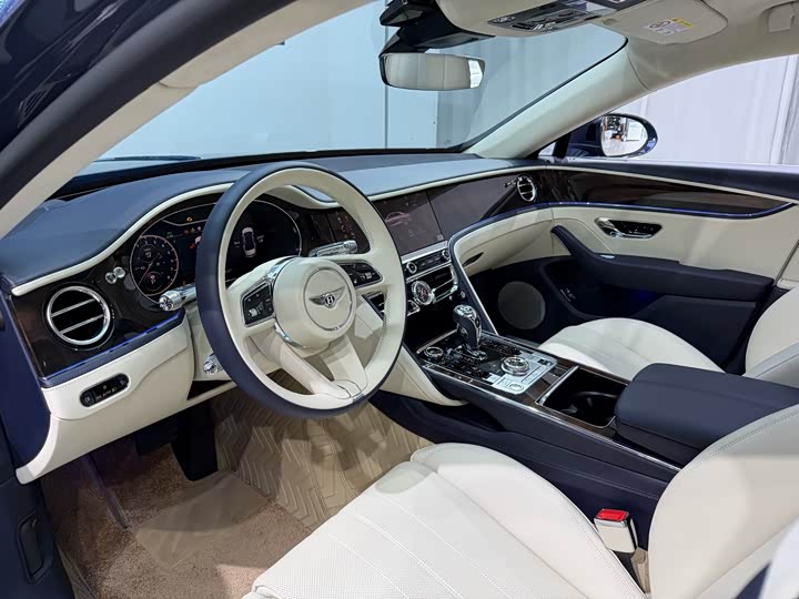 Bentley Flying Spur Hybrid, 2022 — фото 6 из 9