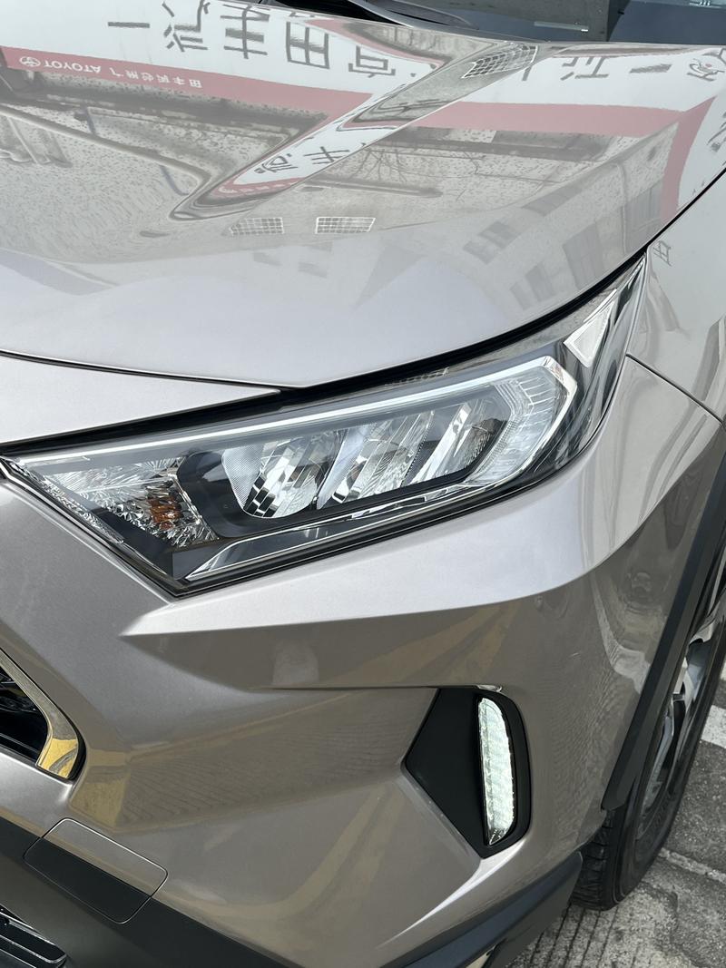 Toyota RAV4 Hybrid, 2021 — фото 9 из 12
