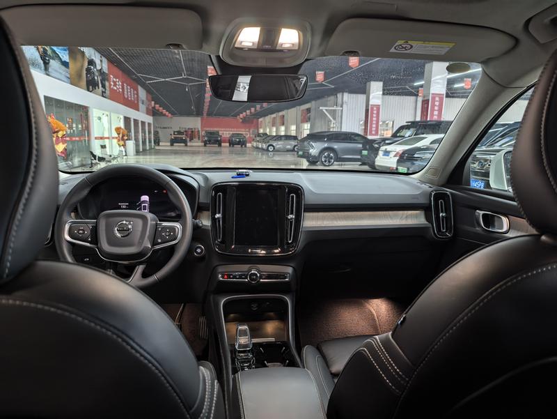 Volvo XC40, 2024 — фото 7 из 10