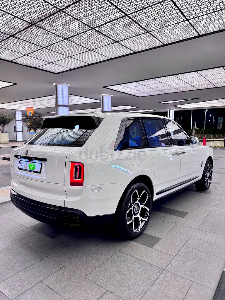 Rolls-Royce Cullinan, 2023 — фото 6 из 10
