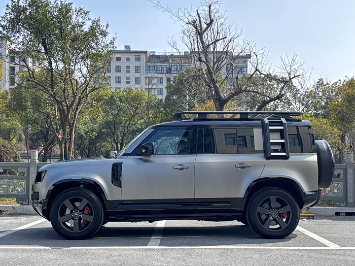 Land Rover Defender, 2024 — фото 3 из 9