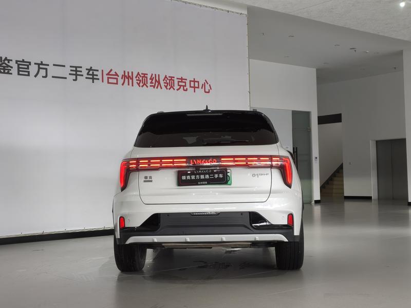 Lynk & Co 01 EM-P Hybrid, 2022 — фото 4 из 12