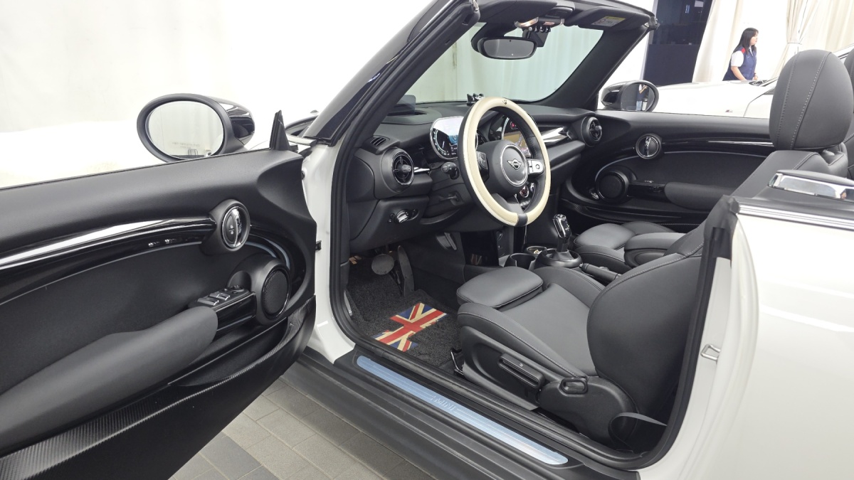 Mini Cooper Convertible, 2024 — фото 9 из 12
