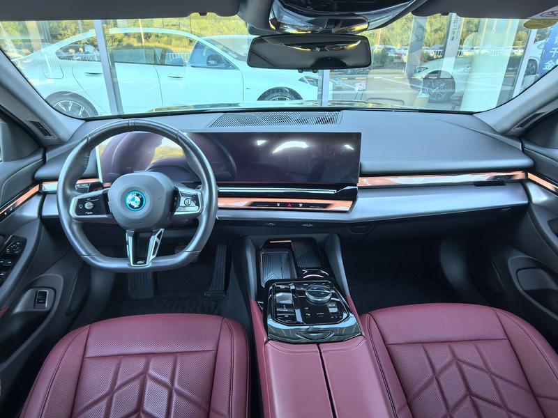 BMW i5, 2025 — фото 6 из 12