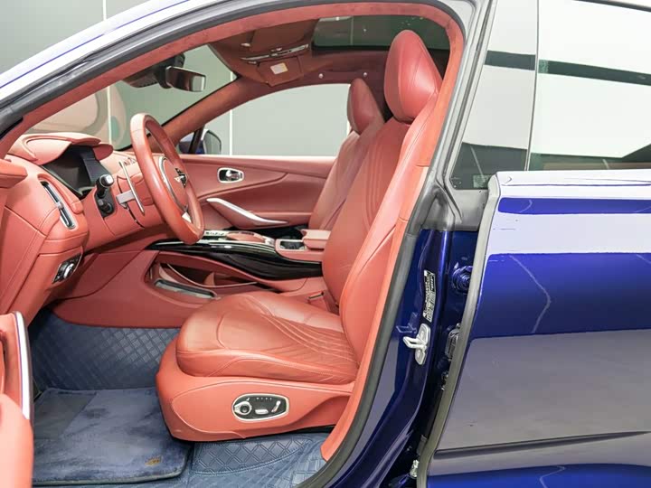 Aston Martin DBX, 2022 — фото 8 из 9