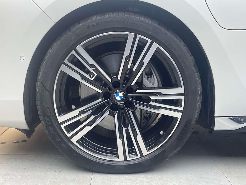 BMW i7, 2025 — фото 6 из 12