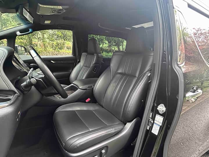 Toyota Vellfire, 2022 — фото 8 из 9