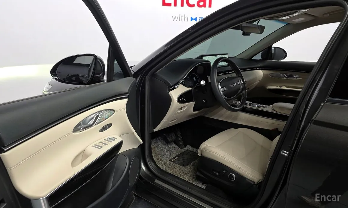 Genesis GV70, 2023 — фото 10 из 12