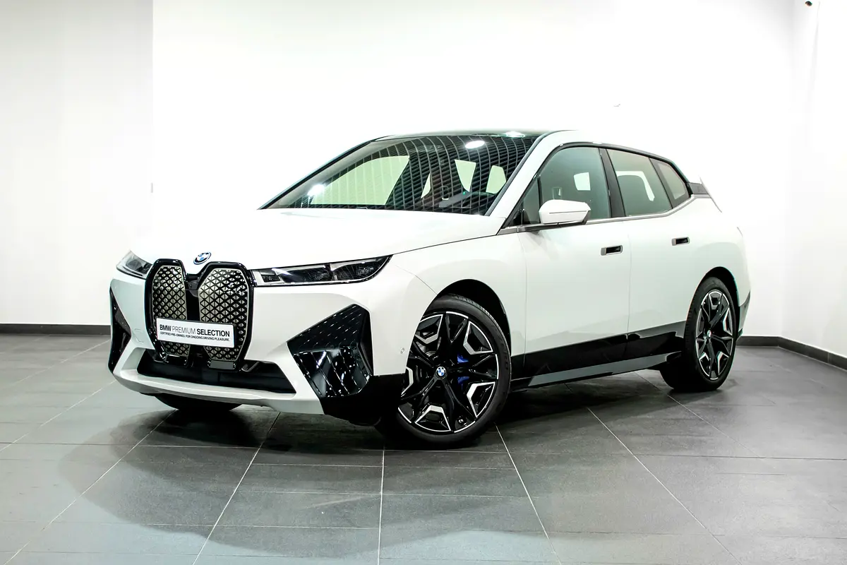 BMW iX, 2025