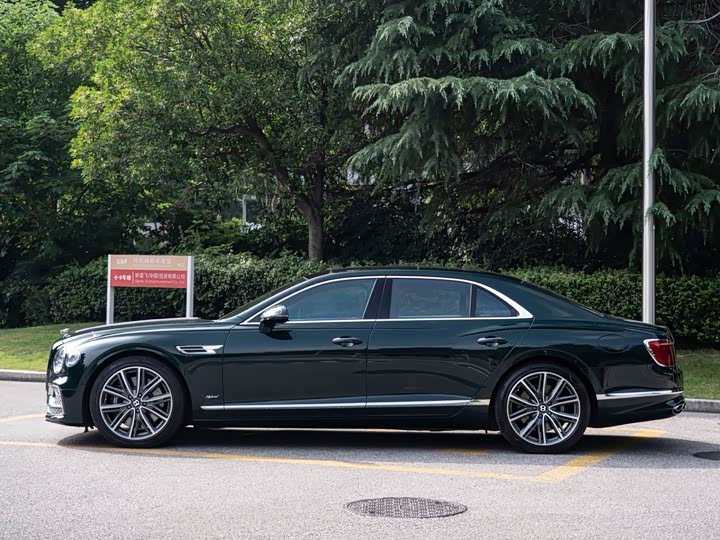 Bentley Flying Spur Hybrid, 2023 — фото 4 из 9