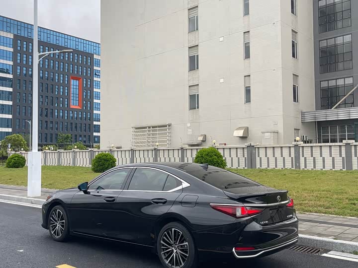 Lexus ES, 2023 — фото 9 из 9