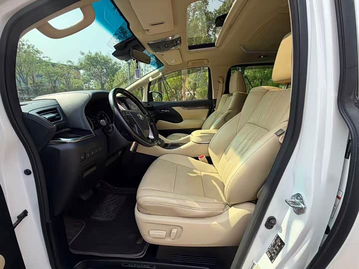 Toyota Alphard, 2023 — фото 7 из 9