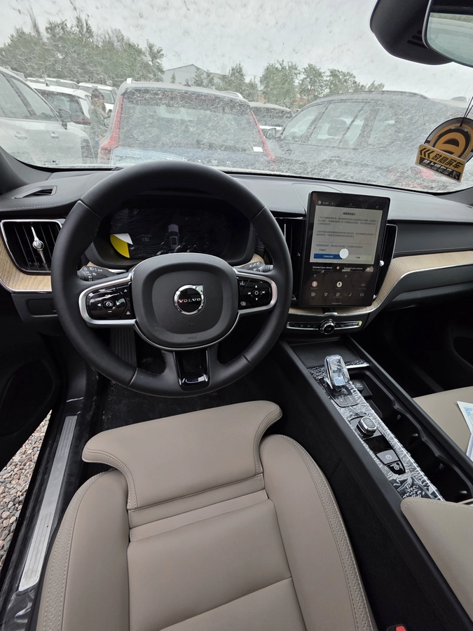 Volvo Xc60, 2025 — фото 11 из 12