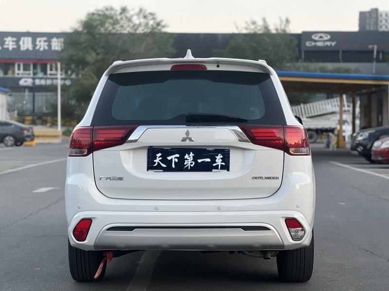 Mitsubishi Outlander, 2022 — фото 5 из 10