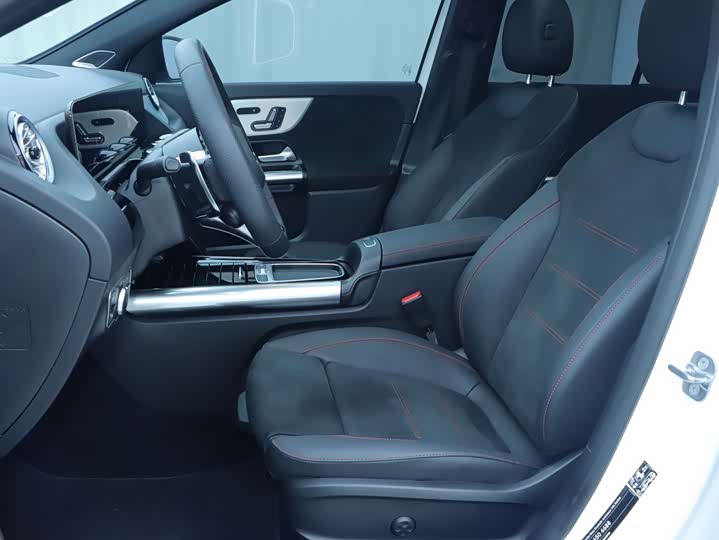Mercedes-Benz GLA-Class AMG, 2025 — фото 5 из 9