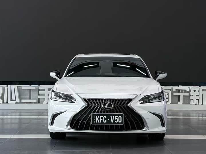 Lexus ES, 2024 — фото 2 из 9