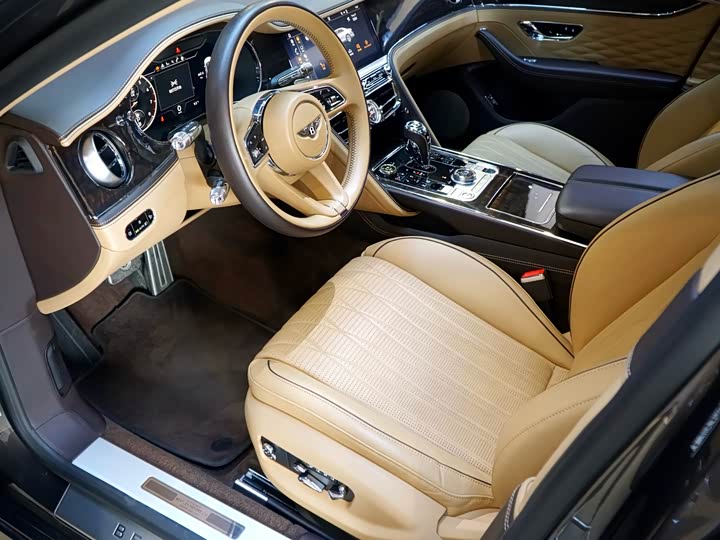 Bentley Flying Spur, 2023 — фото 6 из 9