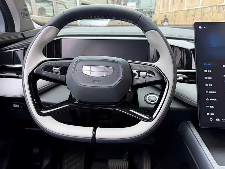 Geely Atlas L, 2024 — фото 9 из 9