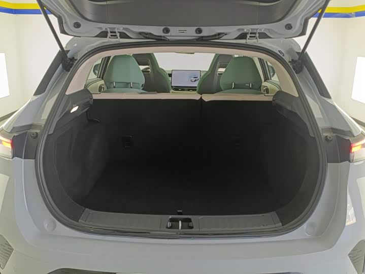 Lynk & Co 06 EM-P Hybrid, 2024 — фото 4 из 9