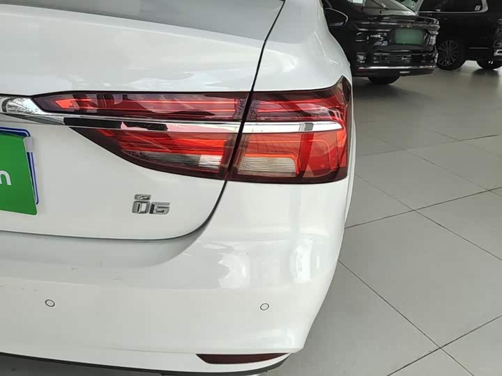 Roewe i6, 2022 — фото 8 из 9