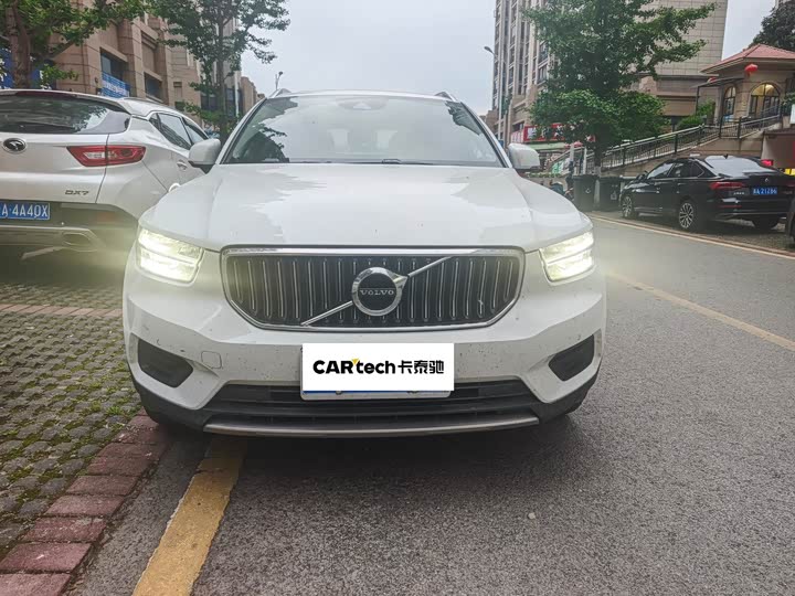 Volvo XC40, 2022 — фото 2 из 9