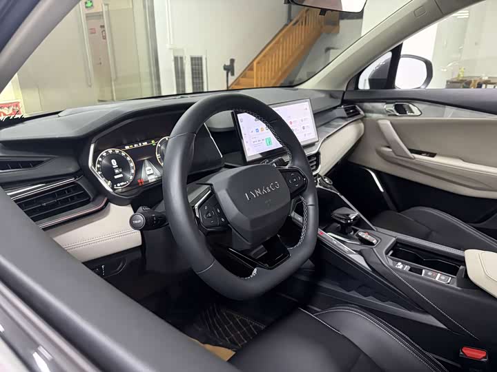 Lynk & Co 06 EM-P Hybrid, 2023 — фото 8 из 9