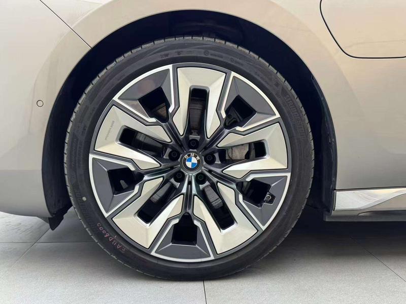 BMW i7, 2022 — фото 7 из 12